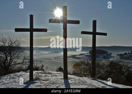 Drei Kreuze auf dem Kornbühl, Schwäbische Alb, Deutschland Stockfoto
