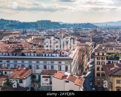 Firenze, Italien - 26. Mai 2017 - Blick auf die Dächer über die Stadt Florenz an einem sonnigen Abend Stockfoto