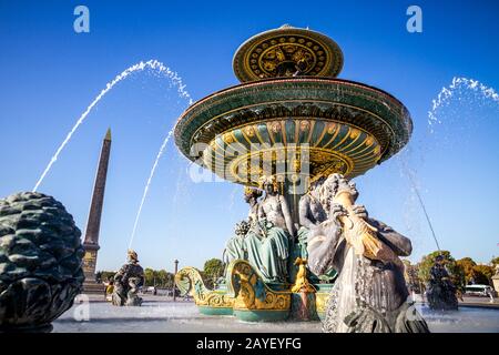 Brunnen der Meere und des Louxor Obelisk, Concorde Square, Paris Stockfoto