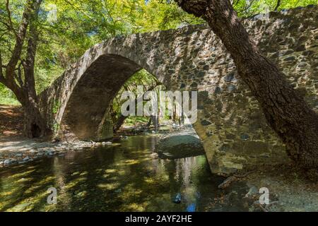 Kelefos Mittelalterbrücke auf Zypern Stockfoto