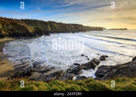 Polurrian Cove bei Mullion in Cornwall. Stockfoto