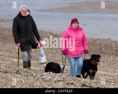 Sheerness, Kent, Großbritannien. Februar 2020. Wetter in Großbritannien: Die Windgeschwindigkeiten beginnen sich zu beschleunigen, als Storm Dennis ankommt. Kredit: James Bell/Alamy Live News Stockfoto