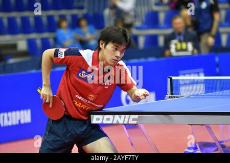 Orenburg, Russland - 28. September 2017 Jahre: Junge treten im Spiel Tischtennis den europäischen Champion an Stockfoto