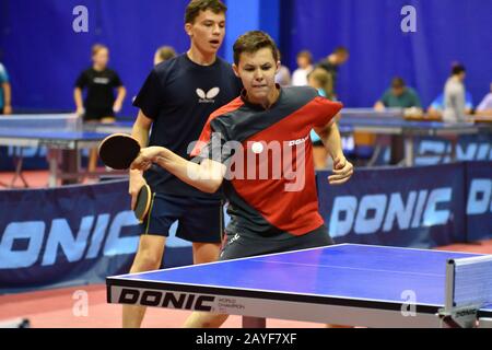 Orenburg, Russland - 15. September 2017 Jahr: Die Jungen, die Tischtennis-Orenburg-Meisterschaften spielen Stockfoto