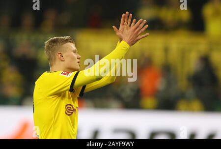 Dortmund, Deutschland. Februar 2020. Firo: 14.02.2020 Fußball, 2019/2020 1.Bundesliga: BVB Borussia Dortmund - Eintracht Frankfurt 4: 0 JUBEL, Erling Haaland, Nutzung weltweit Credit: Dpa / Alamy Live News Stockfoto