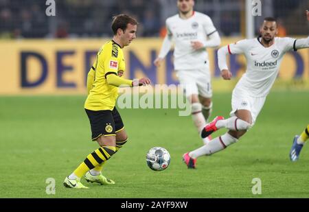 Dortmund, Deutschland. Februar 2020. Firo: 14.02.2020 Fußball, 2019/2020 1.Bundesliga: BVB Borussia Dortmund - Eintracht Frankfurt 4: 0 Duelle, Mario Gotze weltweite Nutzung Credit: Dpa / Alamy Live News Stockfoto