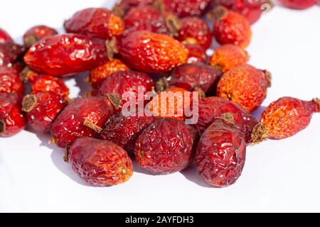 Getrocknete rote reife Rosehupffrucht Stockfoto