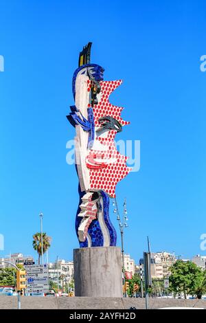 12. JULI 2018, BARCELONA, SPANIEN: Gesicht der Barcelona Head Skulptur Wahrzeichen Stockfoto