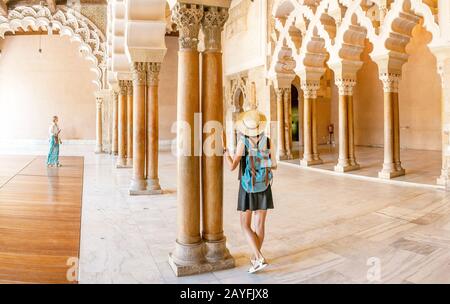 14. JULI 2018, ZARAGOZA, SPANIEN: Aljaferia ist einer der berühmtesten Orte in Zaragoza. Maurischer islamischer Palast im mudejar-baustil Stockfoto