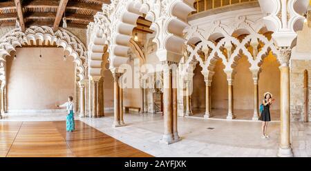 14. JULI 2018, ZARAGOZA, SPANIEN: Aljaferia ist einer der berühmtesten Orte in Zaragoza. Maurischer islamischer Palast im mudejar-baustil Stockfoto