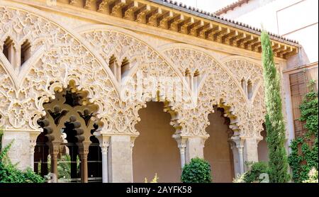 14. JULI 2018, ZARAGOZA, SPANIEN: Aljaferia ist einer der berühmtesten Orte in Zaragoza. Maurischer islamischer Palast im mudejar-baustil Stockfoto