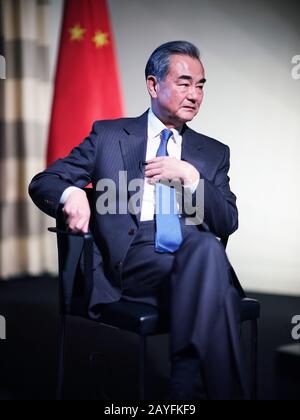 Berlin, Deutschland. Februar 2020. Der chinesische Staatsrat und Außenminister Wang Yi spricht in einem Interview mit Reuters in Berlin vom 14. Februar 2020. Credit: Wang Qing/Xinhua/Alamy Live News Stockfoto