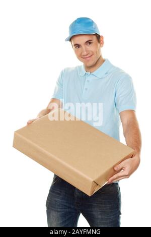 Ein Bote liefert ein Postpaket, MR: Ja Stockfoto