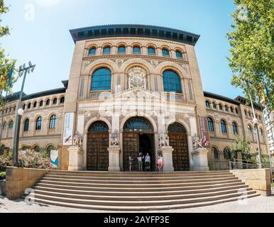 Zaragoza, SPANIEN - 14. JULI 2018: Eintritt in die medizinische Fakultät der Universität Stockfoto