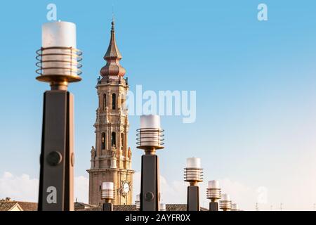 Berühmte Kathedrale de la Seo San Salvador in Zaragoza, Spanien Stockfoto