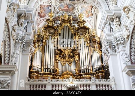 Orgel am Stephansdom, Passau. Sie ist die größte Domorgel der Welt. Stockfoto