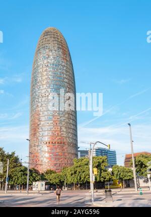 29. JULI 2018, BARCELONA, SPANIEN: Blick auf einen berühmten Agbar-Turm in Barcelona Stockfoto