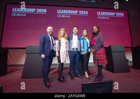 Glasgow, Großbritannien. Februar 2020. Britische Labour-Partei Hustet um den stellvertretenden Führer der britischen Labour-Partei Führung 2020. Bild: (L-R) Ian Murray MP; Angela Rayner MP; Richard Burgon MP; Rosena Allin-Khan MP; Dawn Butler MP. Kredit: Colin Fisher/Alamy Live News Stockfoto