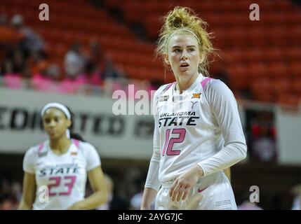 Stillwater, OK, USA. Februar 2020. Oklahoma State Cowgirls Forward Vivian Gray (12) während eines Basketballspiels zwischen den West Virginia Mountaineers und Oklahoma State Cowgirls in der Gallagher Iba Arena in Stillwater, OK. Graues Siegel/CSM/Alamy Live News Stockfoto