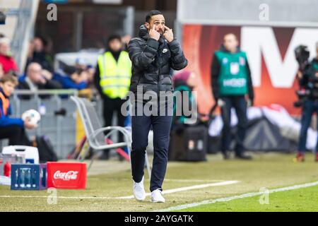 Düsseldorf, Deutschland. Paderborn, Deutschland. Februar 2020. Firo: 15.02.2020, Fuvuball, 1.Bundesliga, Saison 2019/2020, SC Paderborn - Hertha BSC Berlin Trainer Alexander Nouri (Hertha BSC Berlin) individuelle Aktion Geste, gestikuliert weltweite Nutzung Credit: Dpa/Alamy Live News Credit: Dpa Picture Alliance / Alamy Live News Stockfoto