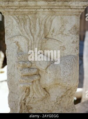 Syrien. Erleichterung von der archäologischen Stätte von Palmyra. Garten im Archäologischen Museum Palmyra. Foto vor dem syrischen Bürgerkrieg gemacht. Stockfoto