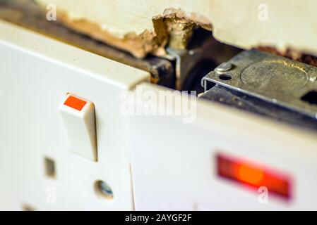 Steckdose in der Wand während der Sanierung in England Großbritannien Stockfoto