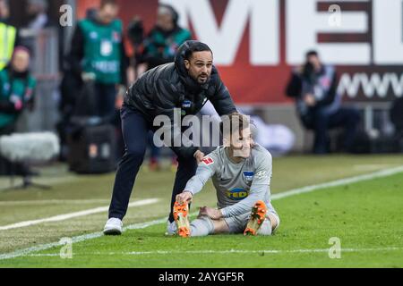 Düsseldorf, Deutschland. Paderborn, Deutschland. Februar 2020. Firo: 15.02.2020, Fuvuball, 1.Bundesliga, Saison 2019/2020, SC Paderborn - Hertha BSC Berlin Trainer Alexander Nouri (Hertha BSC Berlin) und Peter Pekarik (Hertha BSC Berlin) Nutzung weltweit Credit: Dpa / Alamy Live News Credit: Dpa Picture Alliance / Alamy Live News Stockfoto