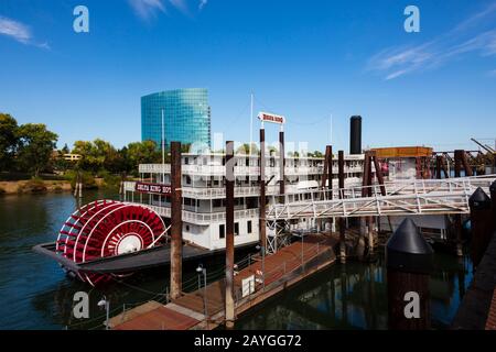 Das Delta King Riverboat Hotel und Bar, in Der Altstadt von Sacramento am Sacramento River. Kalifornien, USA Stockfoto