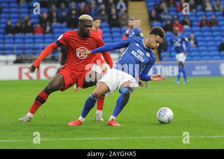 Cardiff, WALES - 15. FEBRUAR CEDRIC Kipre von Wigan Athletic und Josh Murphy von Cardiff City während des Sky Bet Championship Matches zwischen Cardiff City und Wigan Athletic im Cardiff City Stadium, Cardiff am Samstag, den 15. Februar 2020. (Kredit: Jeff Thomas / MI News) Foto darf nur für redaktionelle Zwecke in Zeitungen und/oder Zeitschriften verwendet werden, Lizenz für kommerzielle Nutzung erforderlich Credit: MI News & Sport /Alamy Live News Stockfoto