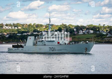 Minesweeper HMCS Glace Bay verlässt Halifax während des Trainings Cutlass Fury. Stockfoto