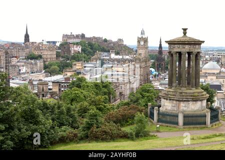 Blick von Calton Hill auf Edinburgh Castle Stockfoto