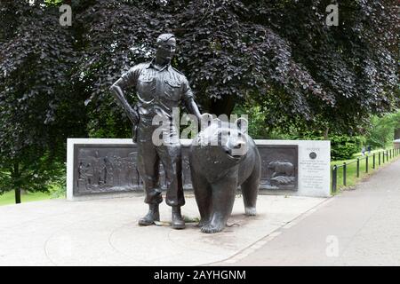 Wojtek das Denkmal für den Soldatenbären. Eine Statue in Edinburgh, die einen Bären ehrt, der im zweiten Weltkrieg in der polnischen Armee diente Stockfoto