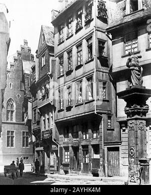 Frankfurt Am Main Fischergasse nach Westen mit Blick auf die Ostsee des Stadtarchivs. Stockfoto