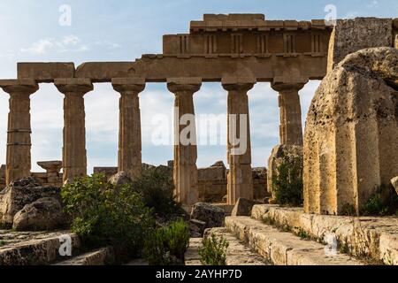 Selinunte - eine der wichtigsten griechischen Kolonien auf Sizilien. Das größte Archäologische Gebiet Europas Stockfoto