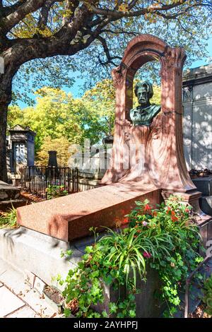 Emile Zolas Grab auf dem Friedhof von Montmartre in Paris, Frankreich Stockfoto