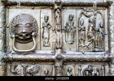 Details zu den alten Pforten der Hagia Sophia Kathedrale in Velikj Nowgorod (Nowgorod der Große), Russland Stockfoto