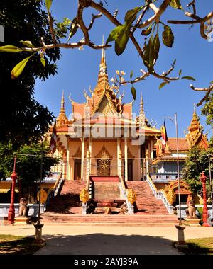 Blick auf den modernen Ek Phnom Tempel, Battambang Stockfoto