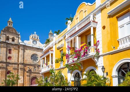 Die berühmte koloniale Cartagena Walled City (Cuidad Amurrallada) und ihre farbenfrohen Gebäude im historischen Stadtzentrum, die zum UNESCO-Weltkulturerbe ernannt wurden Stockfoto