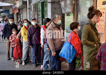 Kanton, CHINA - CIRCA FEBRUAR 2020: Leben in Kanton während einer Periode des Romans Coronavirus. Stockfoto