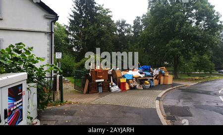 Großer Haufen sperriger Abfälle in einem Haus, Deutschland, Nordrhein-Westfalen Stockfoto