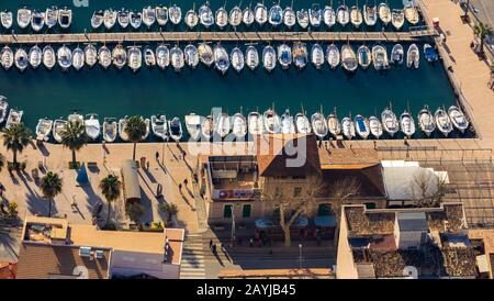 Straßenbahnstation im Hafen von Port de Soller, Sollermar, 04.01.2020, Luftbild, Spanien, Balearen, Mallorca, Port De Soller Stockfoto