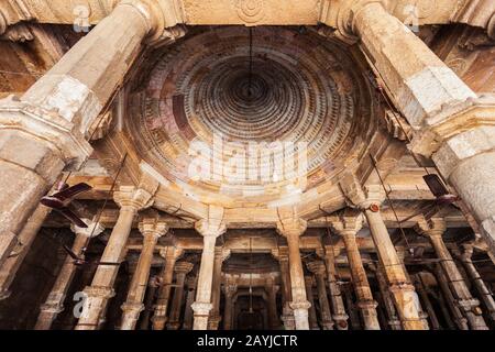 Die JAMA Masjid- oder Jumah-Moschee ist eine Hauptmoschee in der Stadt Ahmedabad im Bundesstaat Gujarat in Indien Stockfoto