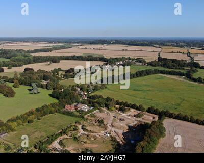 Blick auf die Landschaft von Dorset mit grünen und goldenen Flachfeldern im Sommer Stockfoto