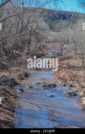 Carrizo Creek fließt durch Carrizo in der Fort Apache Indian Reservation, Carrizo, Arizona USA Stockfoto