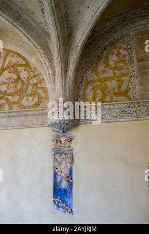 Detail der Architektur im Innenhof des Museums der Kulturen von Oaxaca, das sich in einem ehemaligen Kloster neben der Kirche von Santo Do befindet Stockfoto