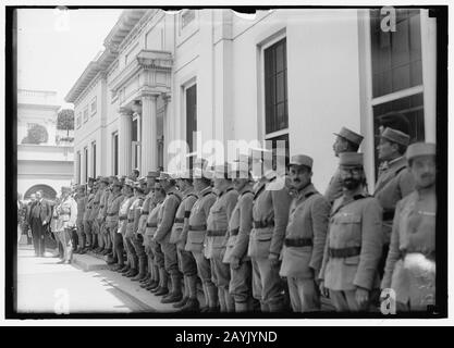 FRANZÖSISCHE MILITÄRBAND IM WEISSEN HAUS VON PRÄSIDENT WILSON EMPFANGEN Stockfoto