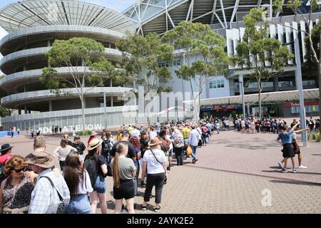 16. Februar 2020: Menschenmassen sammeln beim Fire Fight Australia Concert für die nationale Buschfeuer-Entlastung im ANZ Stadium am 16. Februar 2020 in Sydney, NSW Australien (Credit Image: © Christopher Khoury/Australian Press Agency via ZUMA Wire) Stockfoto