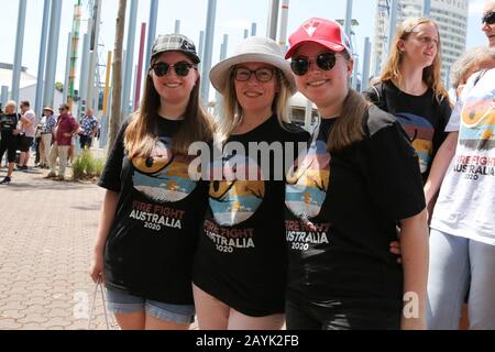 16. Februar 2020: Menschenmassen sammeln beim Fire Fight Australia Concert für die nationale Buschfeuer-Entlastung im ANZ Stadium am 16. Februar 2020 in Sydney, NSW Australien (Credit Image: © Christopher Khoury/Australian Press Agency via ZUMA Wire) Stockfoto
