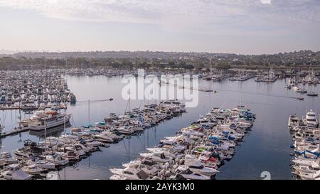 San Diego, Kalifornien USA - 05. September 2019: Blick auf einen Jachthafen von Quivira Basin und Mission Bay. Stockfoto