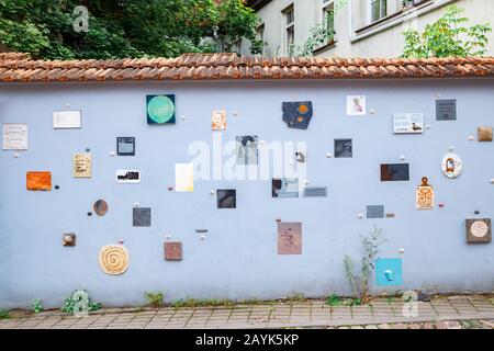 Vilnius, Litauen - 10. August 2019: Straße Der Altstadt von Literatu Stockfoto